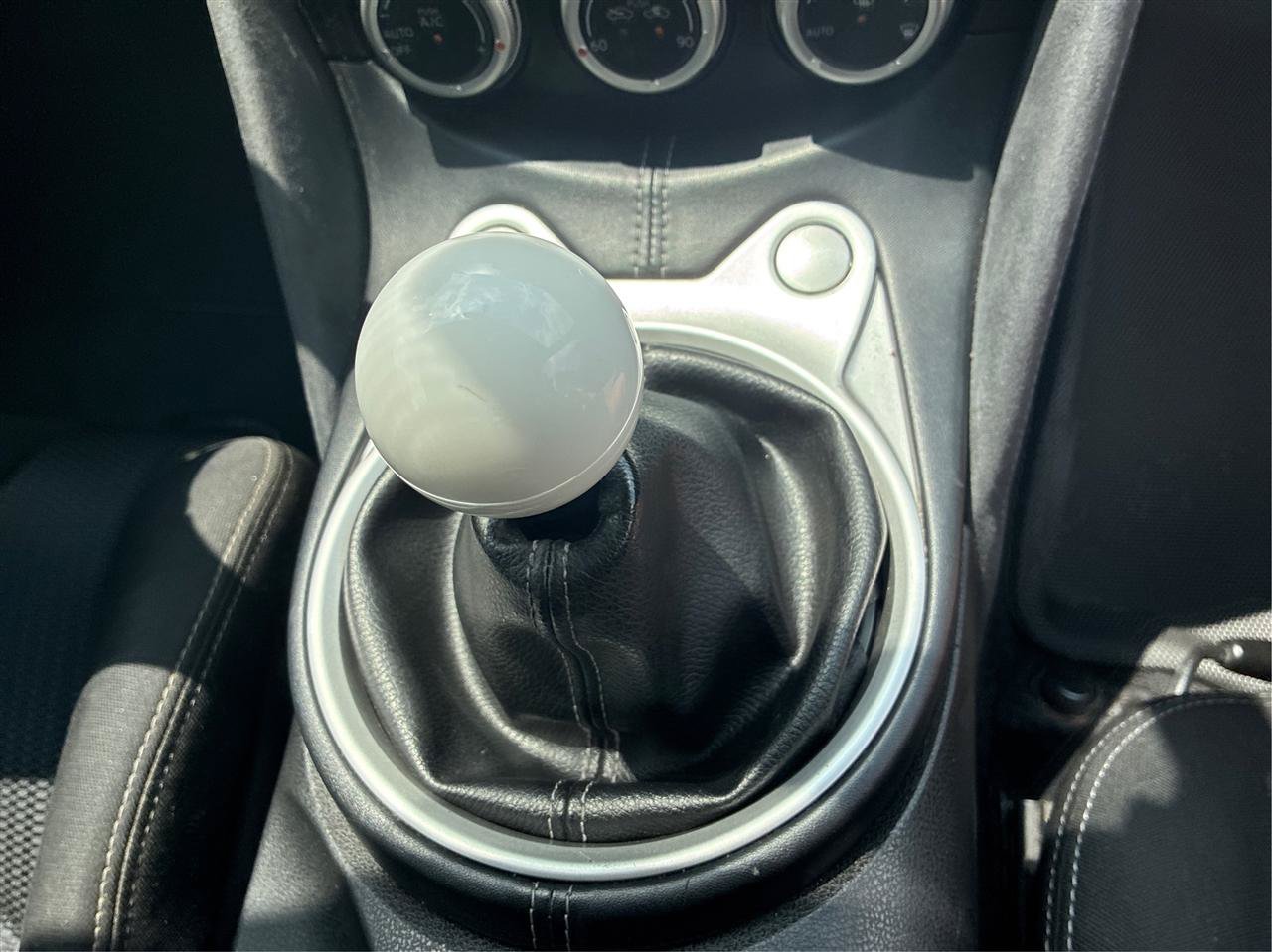 Used 2010 Nissan 370Z Roadster RWD image 31