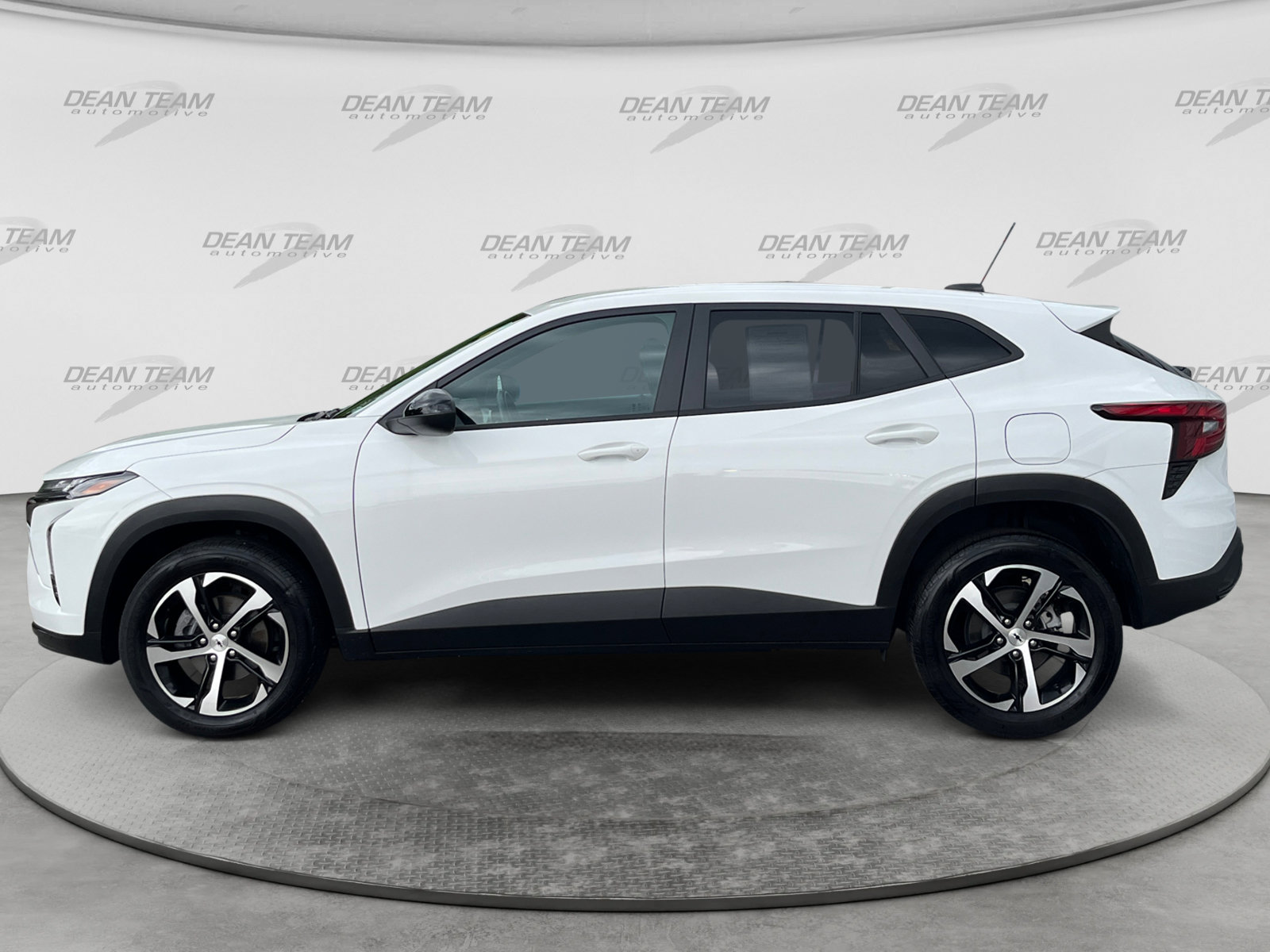 Used 2025 Chevrolet Trax RS FWD image 4