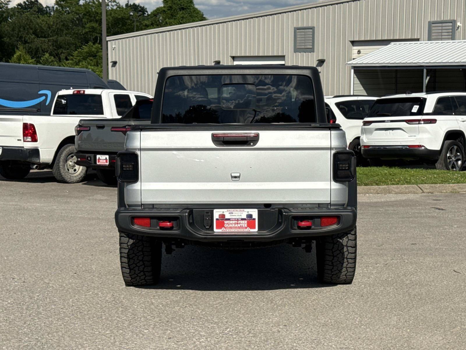 Used 2023 Jeep Gladiator Rubicon w/ Cold Weather Group AWD/4WD image 6