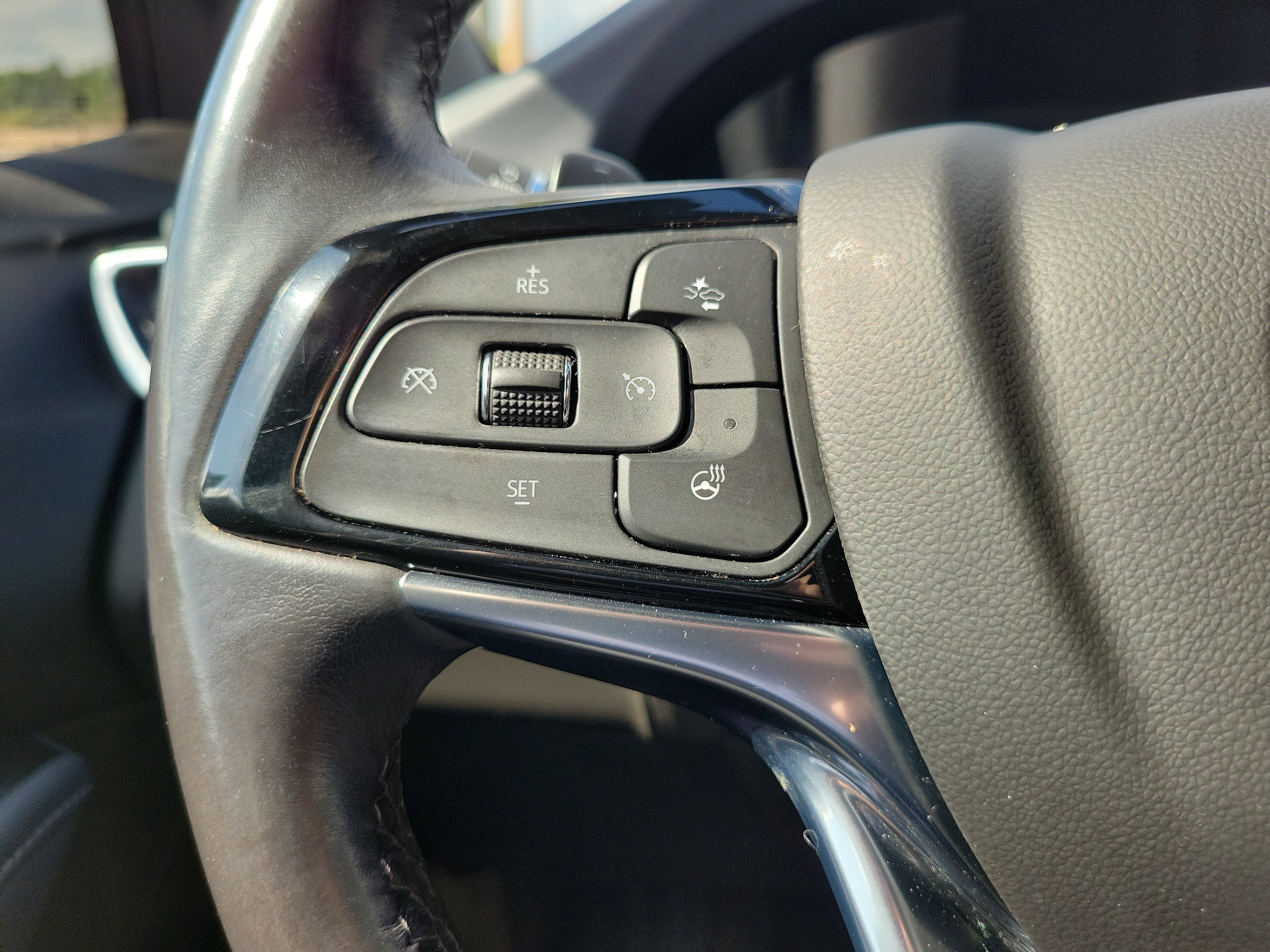 Used 2023 Buick Enclave Essence image 20