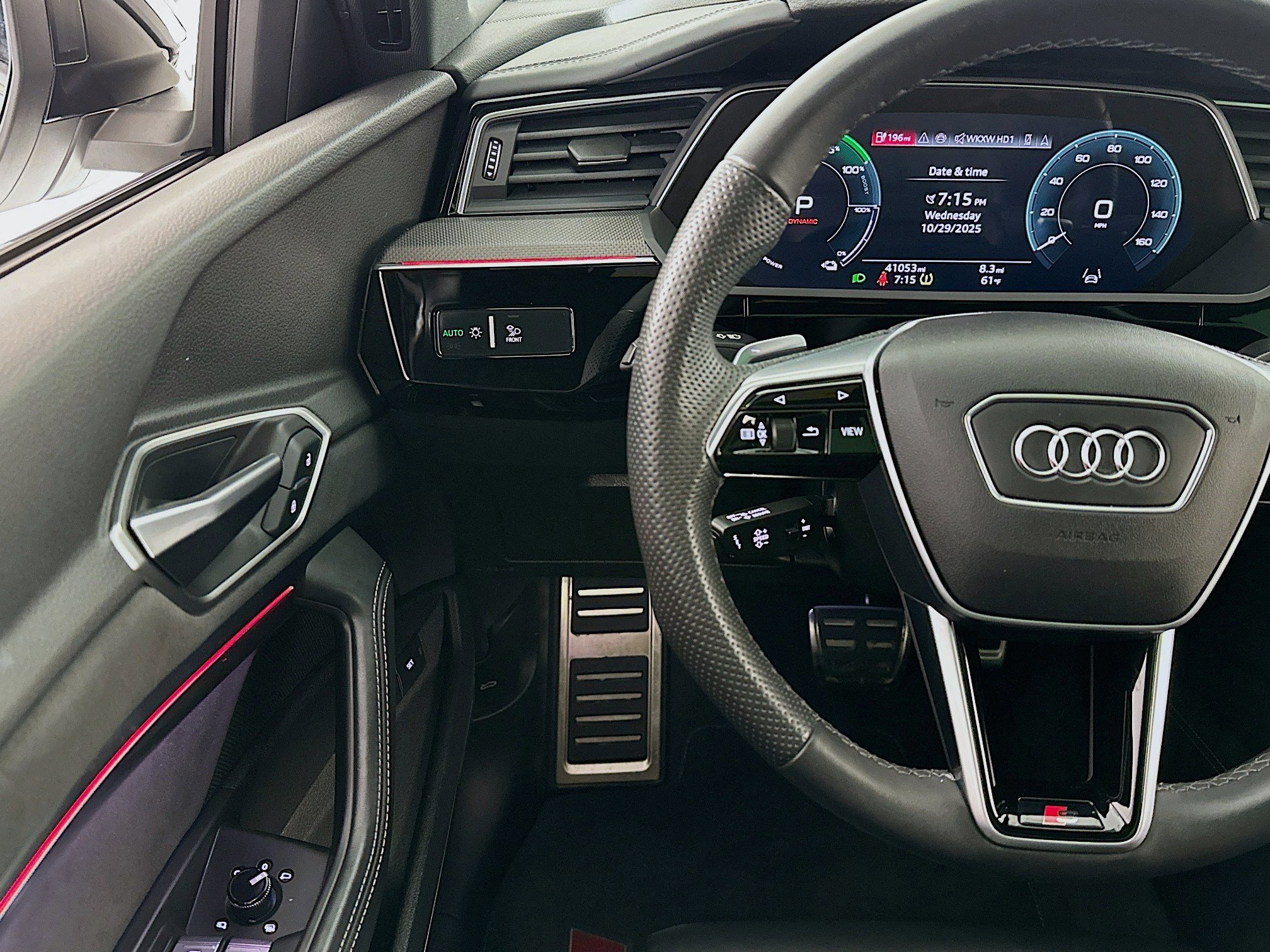 Used 2024 Audi SQ8 e-tron Premium Plus w/ Black Optic Package image 10