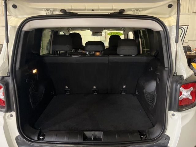 Used 2019 Jeep Renegade Latitude w/ Cold Weather Group image 30