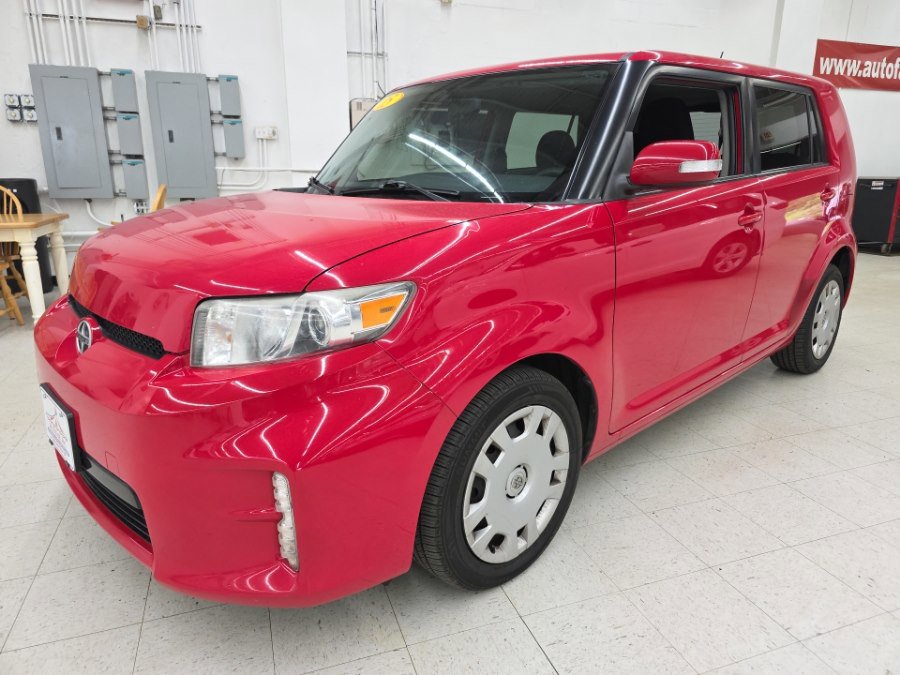 Used 2015 Scion xB FWD image 3
