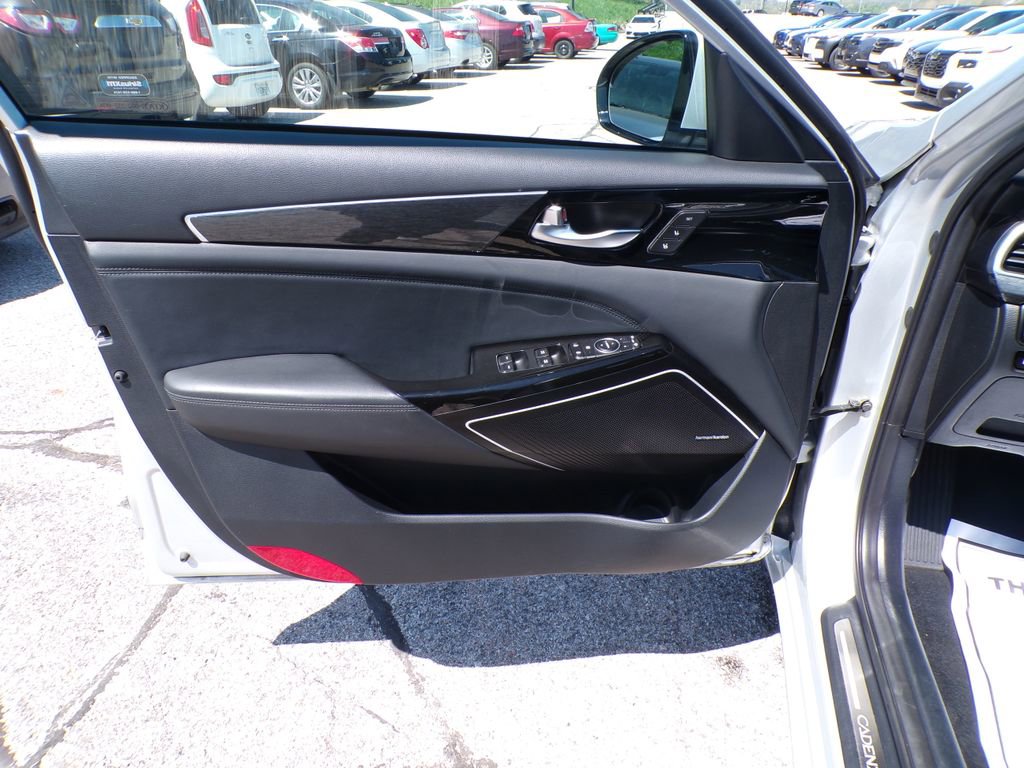 Used 2017 Kia Cadenza Limited FWD image 21