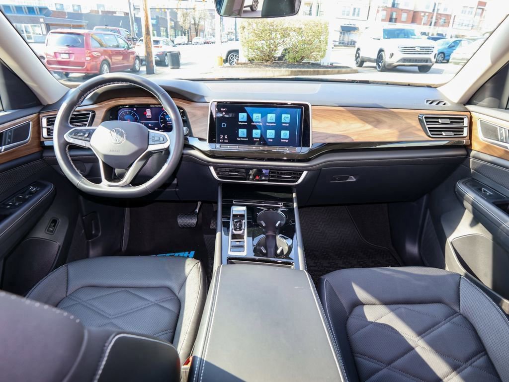 Certified 2025 Volkswagen Atlas SE w/ Black Wheel Package image 18