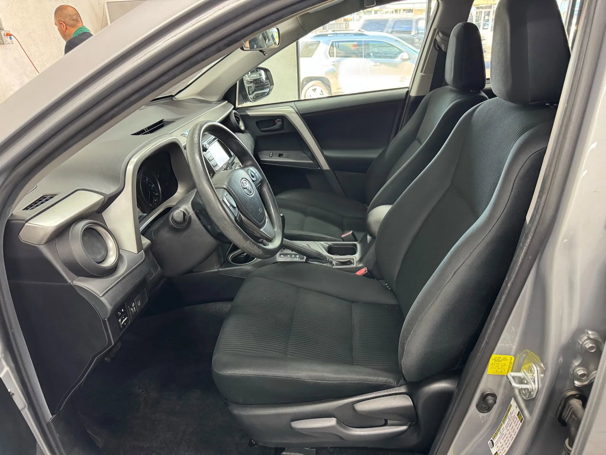 Used 2018 Toyota RAV4 LE image 7