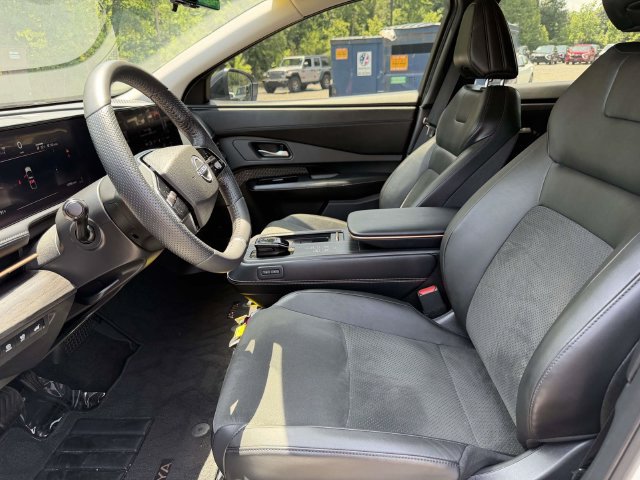 Used 2024 Nissan Ariya AWD image 16