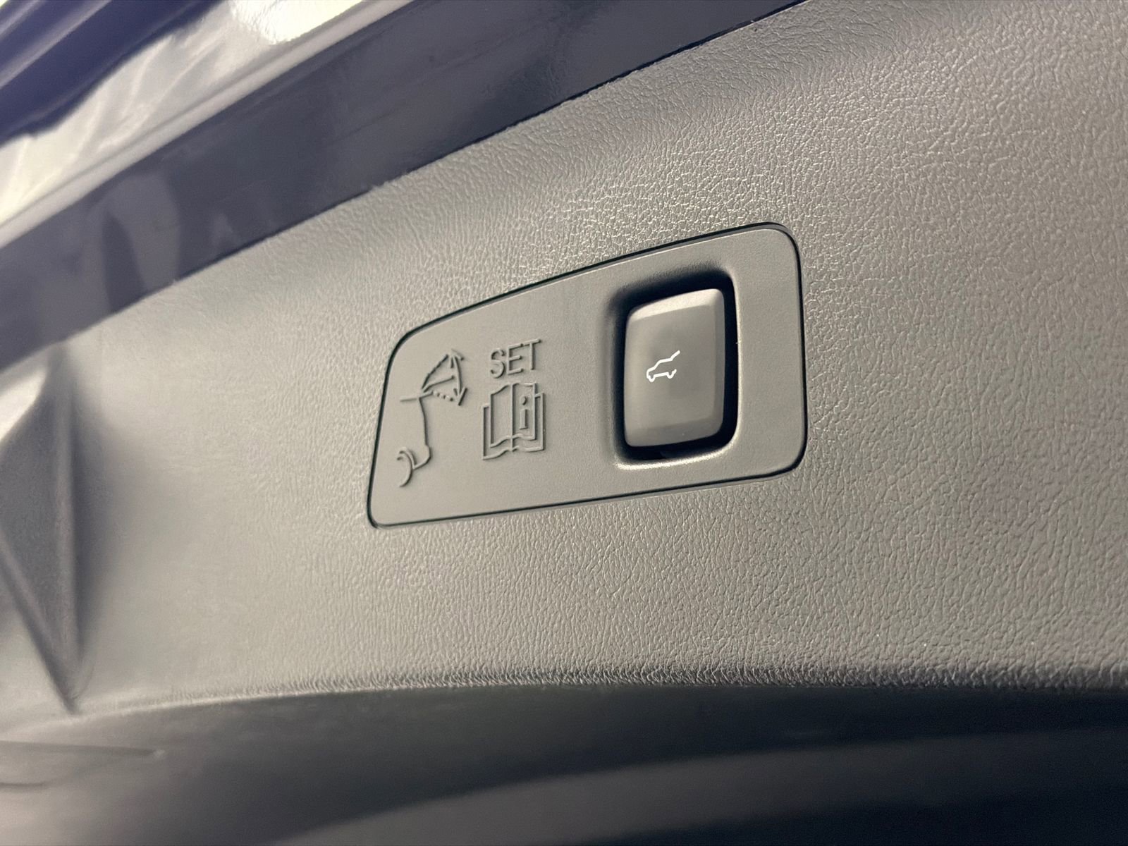 Certified 2025 Lincoln Corsair AWD image 9