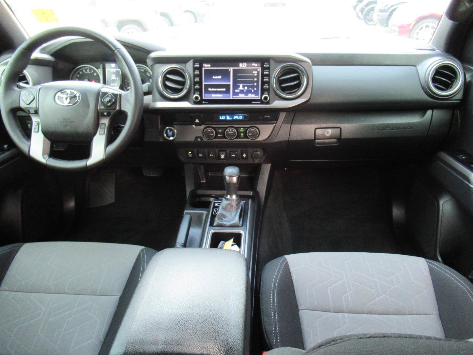 Used 2022 Toyota Tacoma TRD Sport w/ Technology Package RWD image 11