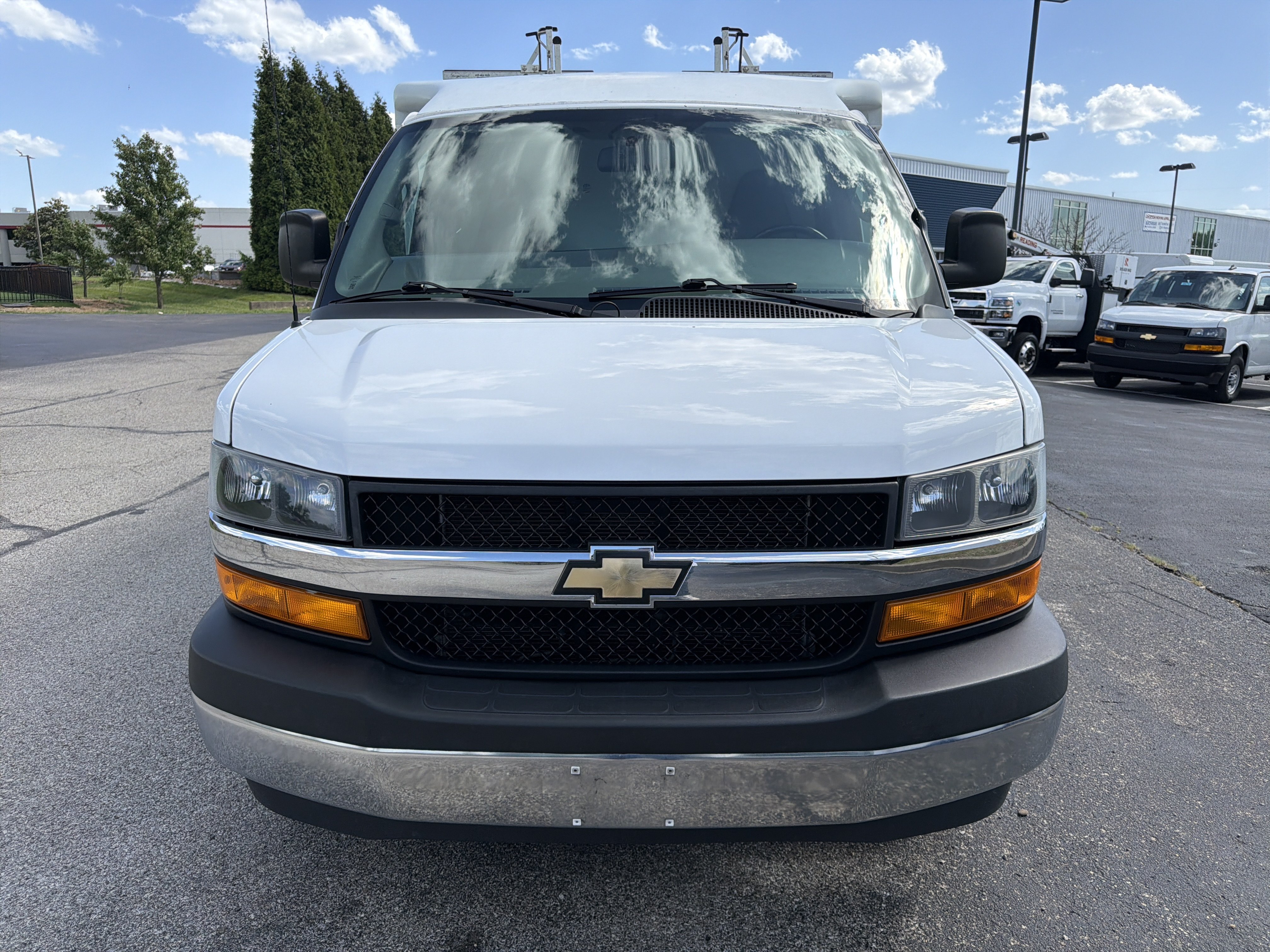 Used 2020 Chevrolet Express 3500 w/ Power Convenience Package RWD image 3