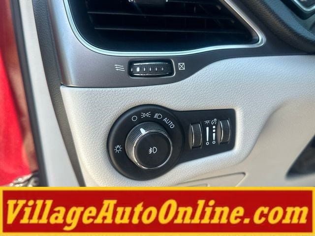 Used 2018 Jeep Compass Latitude w/ Popular Equipment Group AWD/4WD image 12