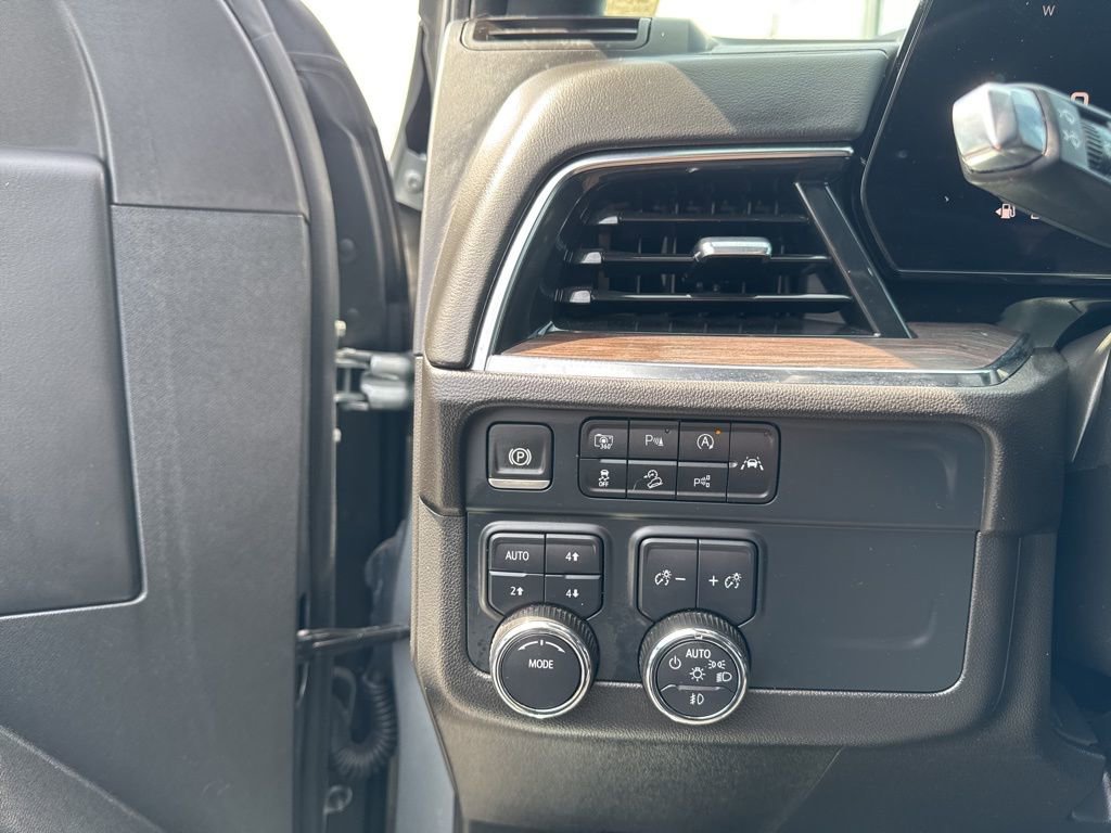 Used 2025 Chevrolet Tahoe Z71 AWD/4WD image 12