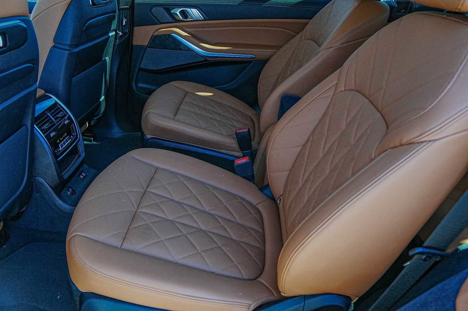 Used 2023 BMW X7 xDrive40i w/ Premium Package image 31