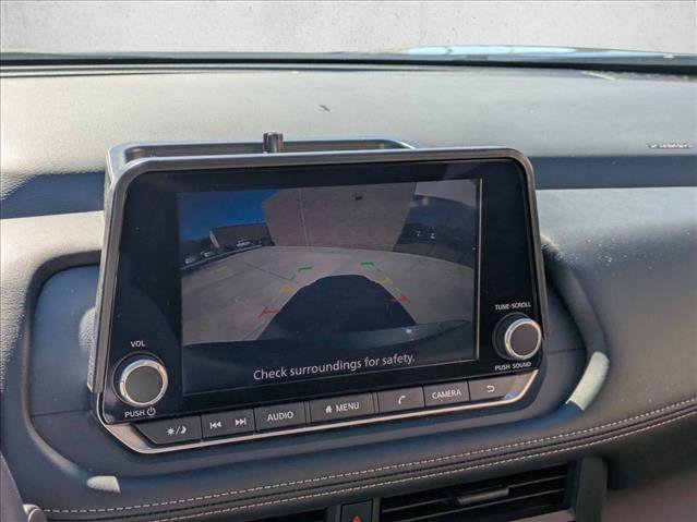 Used 2025 Nissan Rogue S image 14