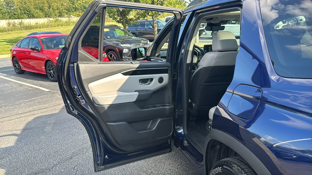 Certified 2025 Honda Pilot Touring image 27