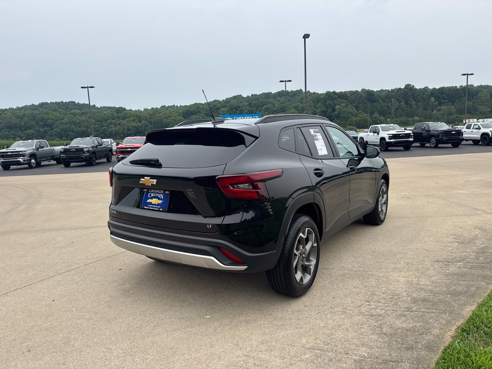 Used 2025 Chevrolet Trax LT FWD image 4