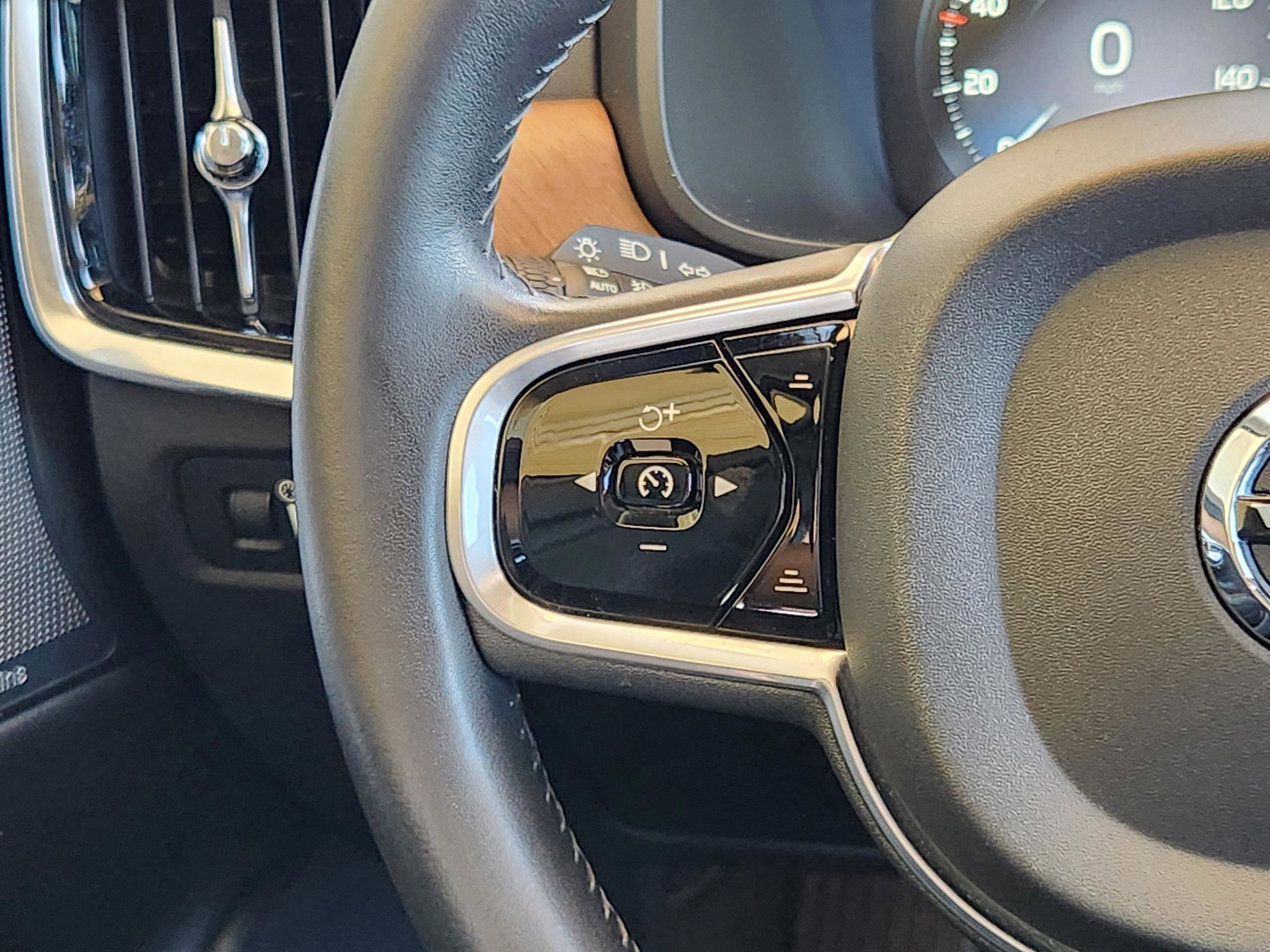 Used 2017 Volvo S90 T6 Inscription w/ Vision Package AWD/4WD image 28