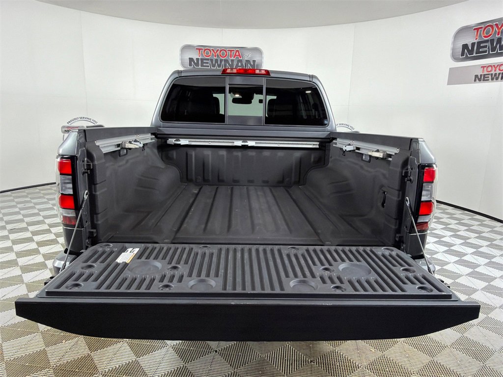Used 2022 Nissan Frontier SV w/ SV Premium Package image 19