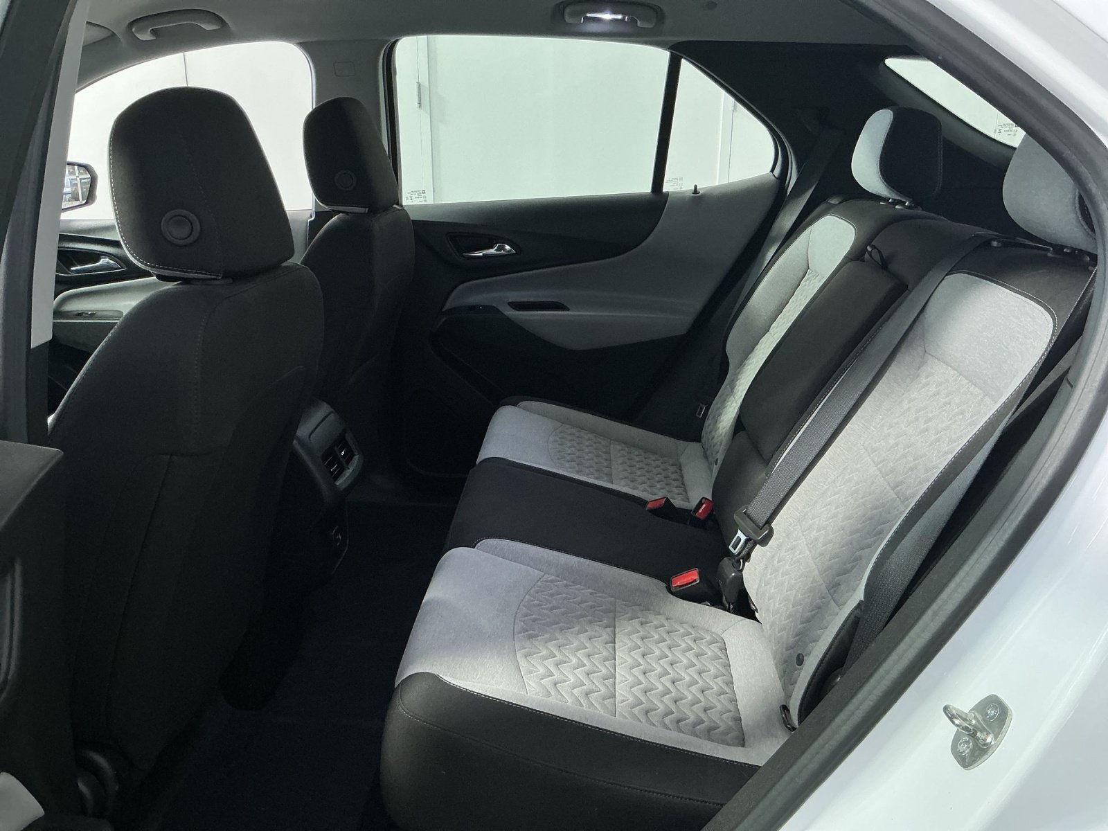 Used 2024 Chevrolet Equinox LS FWD image 24