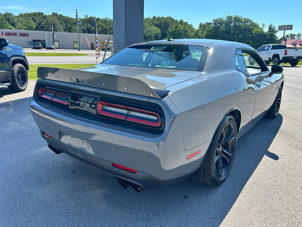 Used 2018 Dodge Challenger R/T w/ Blacktop Package RWD image 5