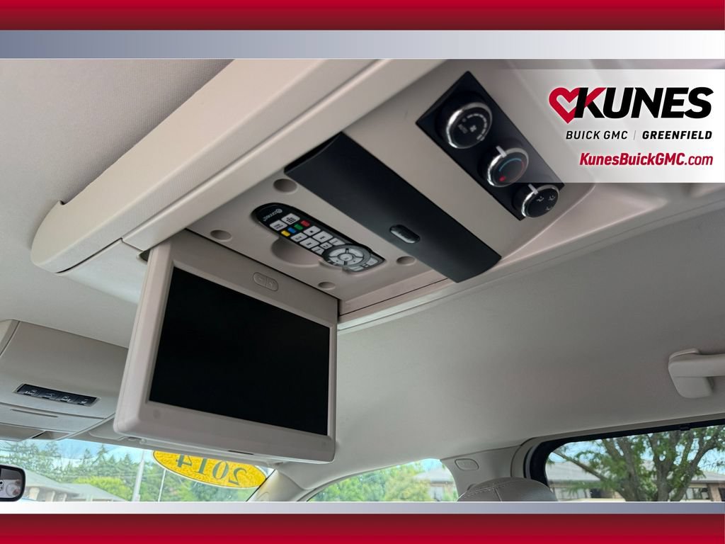 Used 2014 Chrysler Town & Country Touring FWD image 27