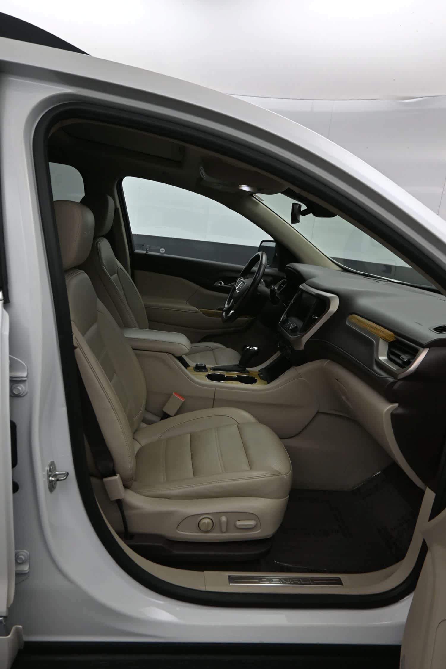 Used 2019 GMC Acadia Denali w/ Technology Package AWD/4WD image 11
