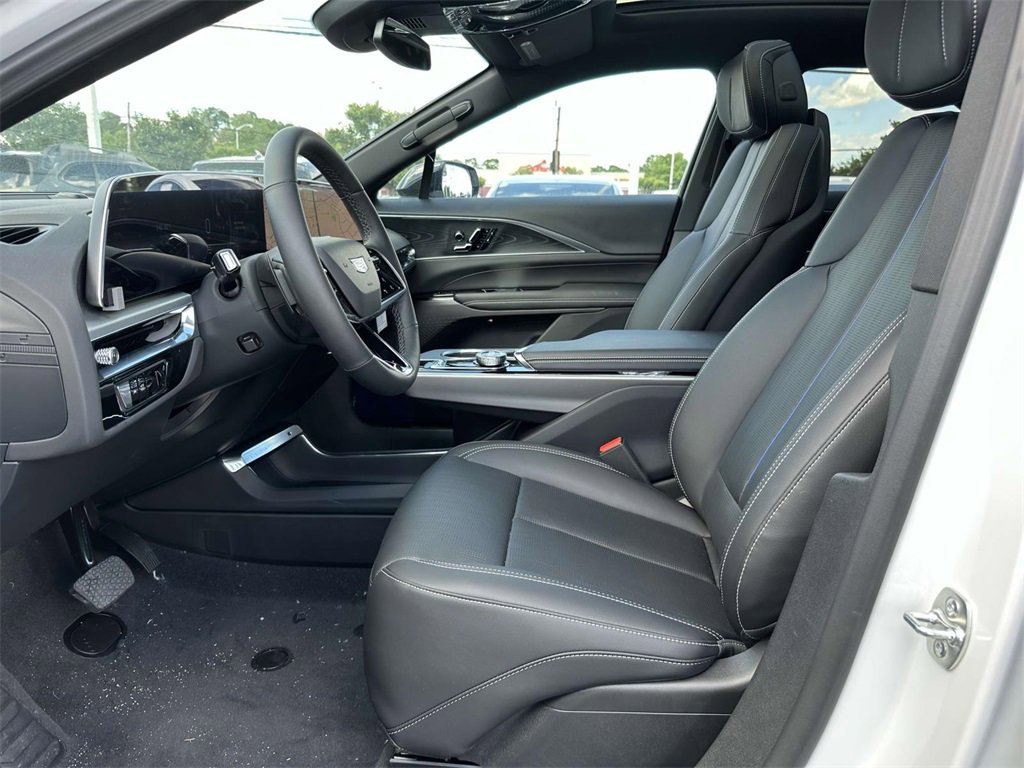 New 2025 Cadillac Lyriq Luxury image 16