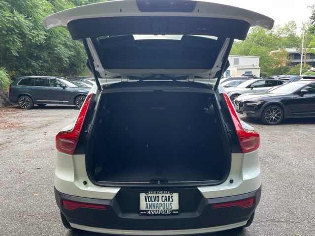 Certified 2024 Volvo XC40 B5 Plus w/ Protection Package Premier AWD/4WD image 16