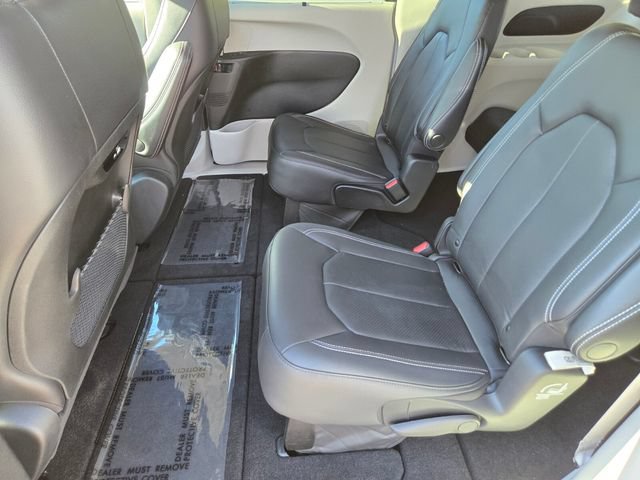 Used 2022 Chrysler Pacifica Touring-L FWD image 15