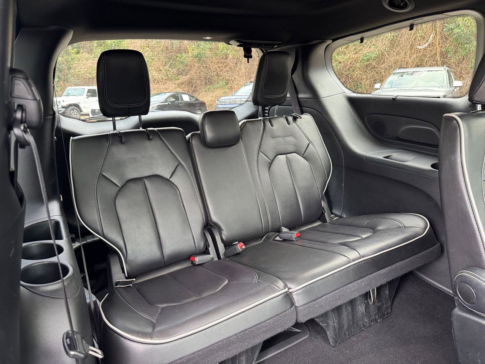 Used 2025 Chrysler Pacifica Limited image 27