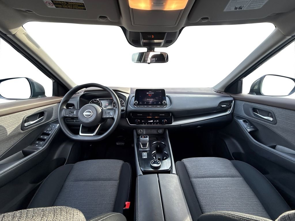 Used 2023 Nissan Rogue SV image 16