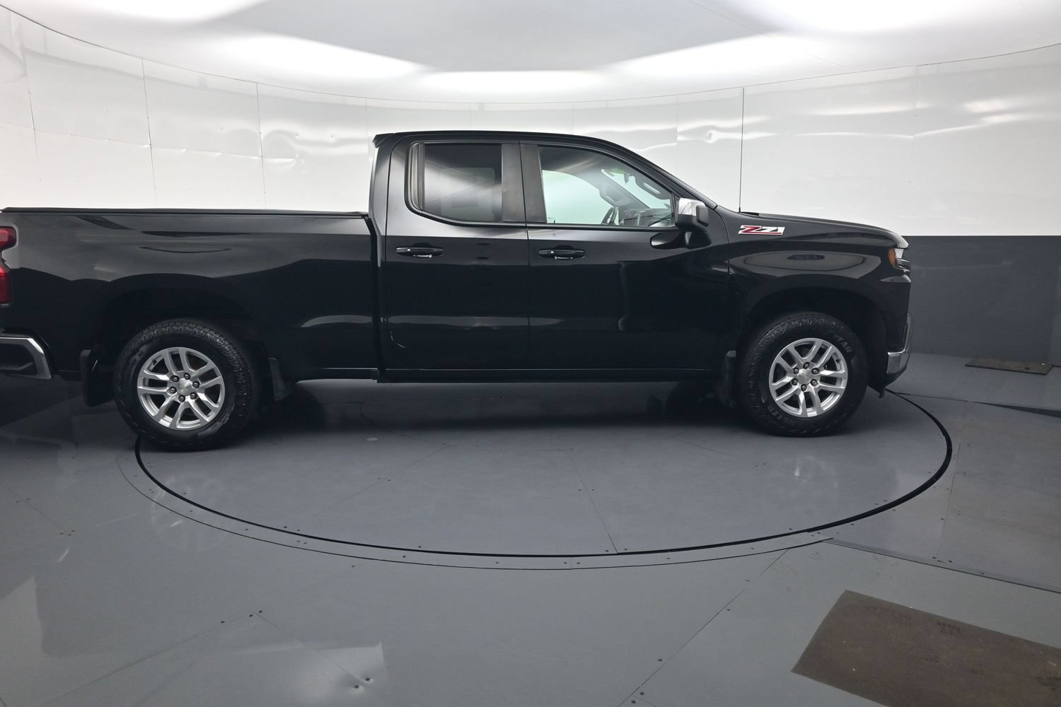Used 2019 Chevrolet Silverado 1500 LT w/ All-Star Edition AWD/4WD image 2