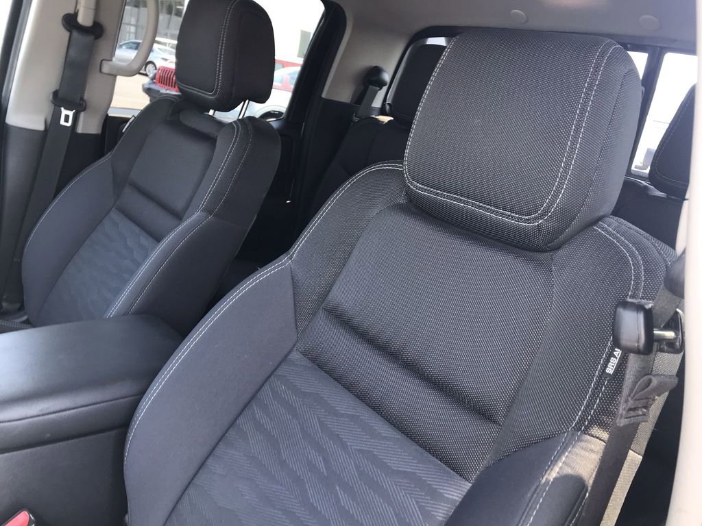 Used 2022 Nissan Frontier SV w/ Technology Package image 11