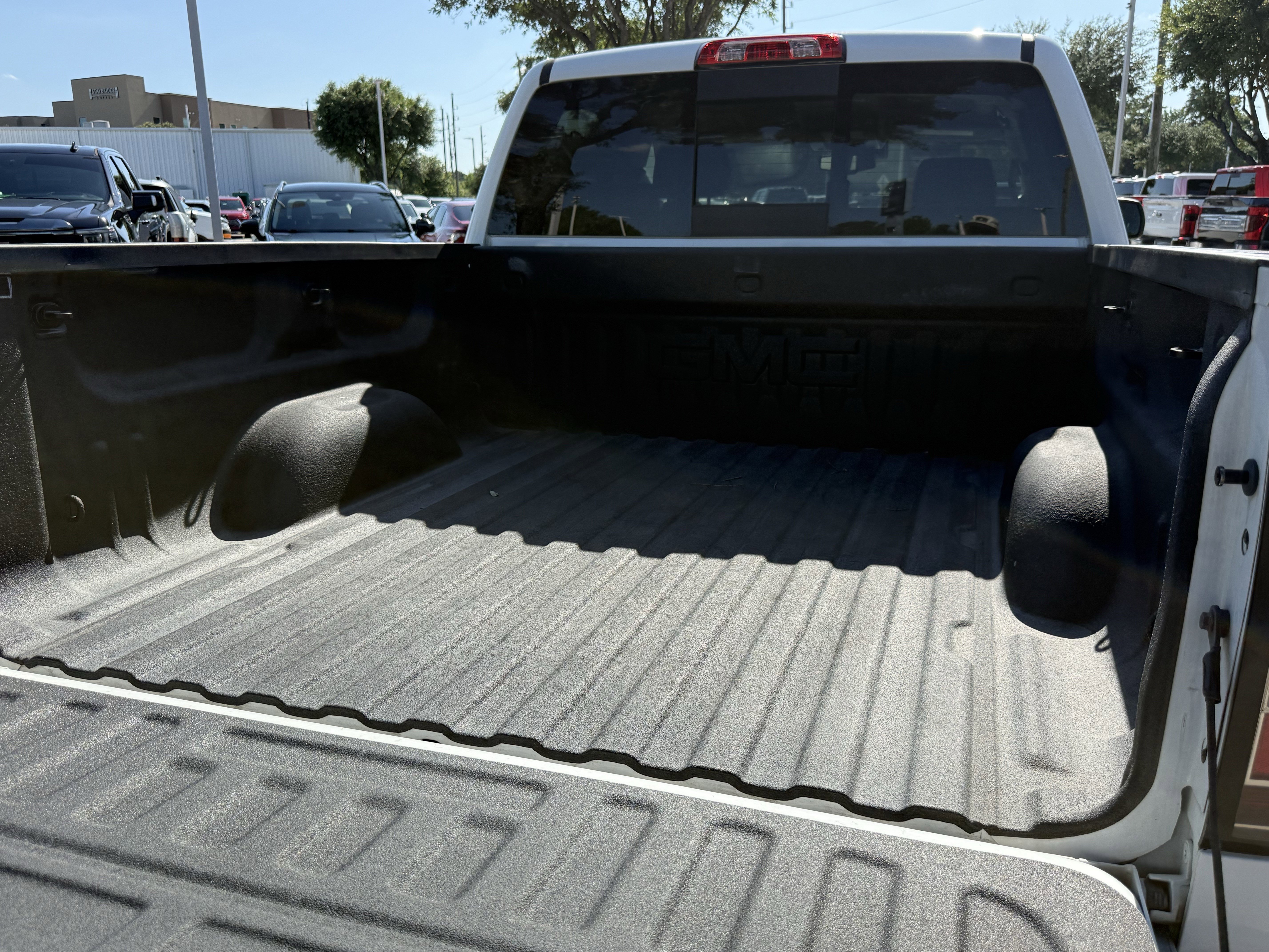 Used 2018 GMC Sierra 1500 SLT w/ Enhanced Driver Alert Package RWD image 30