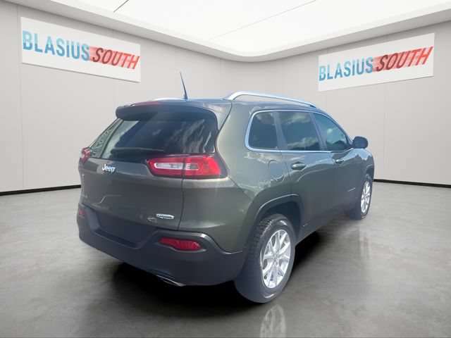 Used 2018 Jeep Cherokee Latitude Plus w/ Comfort/Convenience Group AWD/4WD image 3