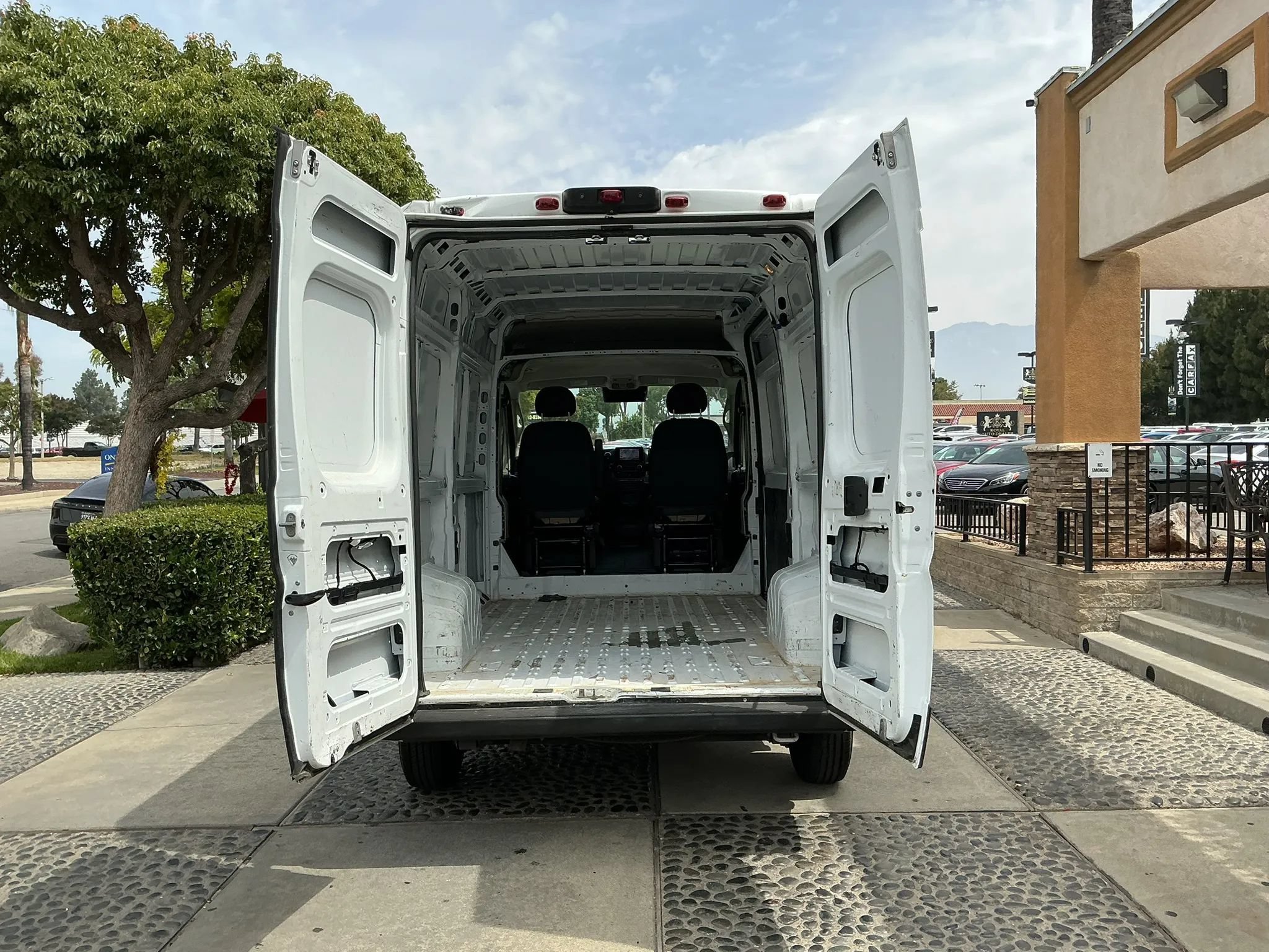 Used 2022 RAM ProMaster 2500 FWD image 11