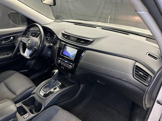 Used 2017 Nissan Rogue SV AWD/4WD image 17