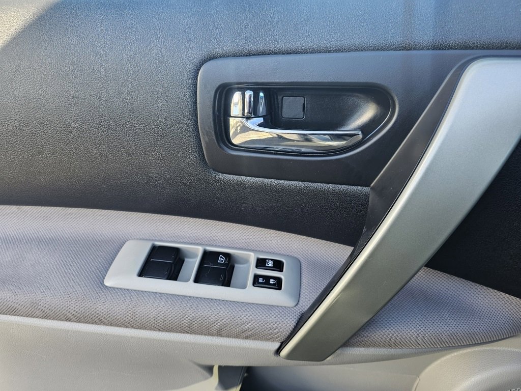 Used 2013 Nissan Rogue S w/ Special Edition Pkg image 9