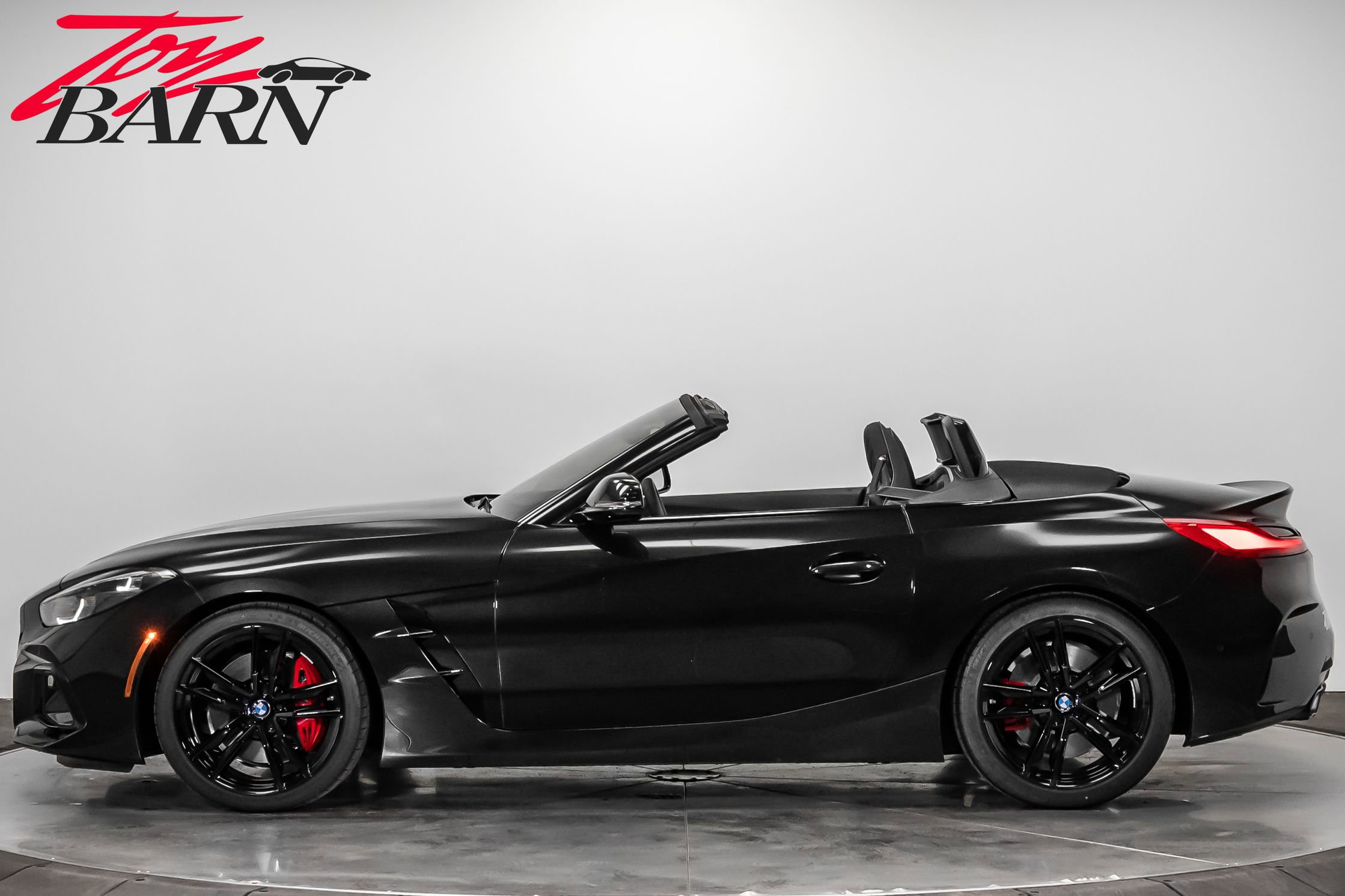 Used 2025 BMW Z4 M40i w/ Edition image 2