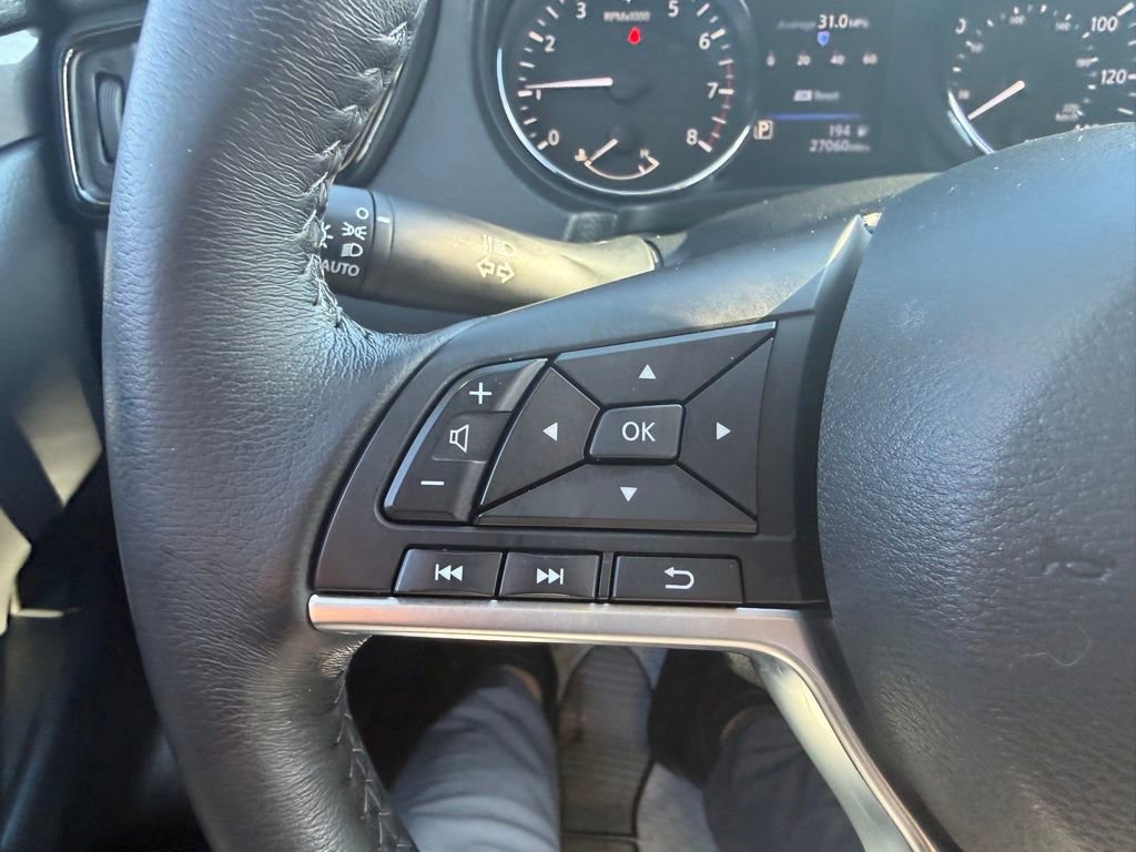 Used 2019 Nissan Rogue SV image 17