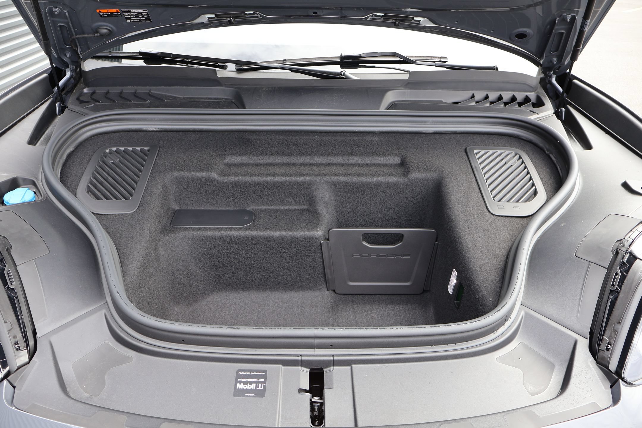 New 2026 Porsche Macan 4S Electric AWD/4WD image 27