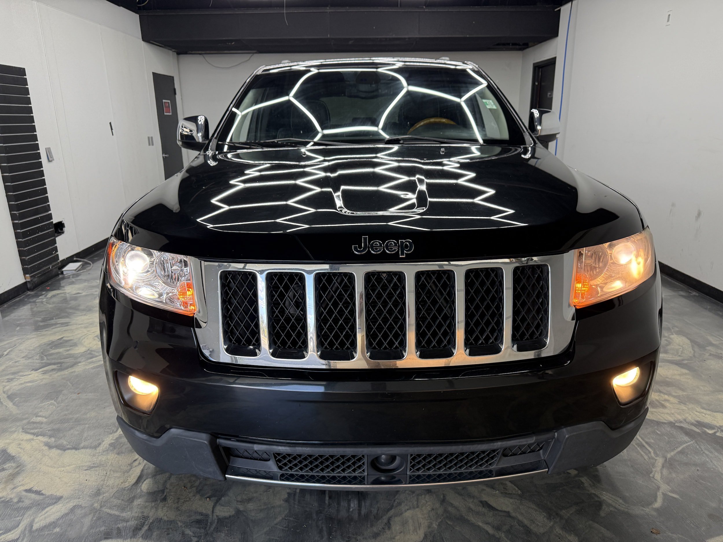 Used 2012 Jeep Grand Cherokee Overland AWD/4WD image 6