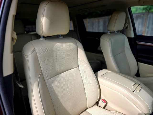 Used 2017 Toyota Highlander Limited Platinum AWD/4WD image 44