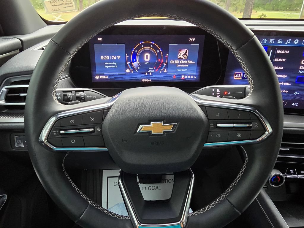 Used 2025 Chevrolet Traverse LT FWD image 33