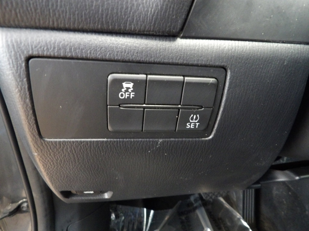 Used 2018 MAZDA MAZDA3 Touring FWD image 26