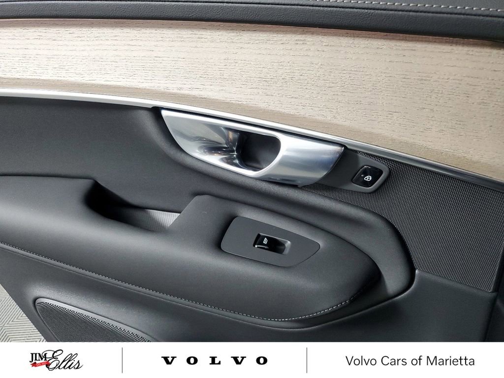 New 2025 Volvo XC90 B6 Core w/ Climate Package image 19