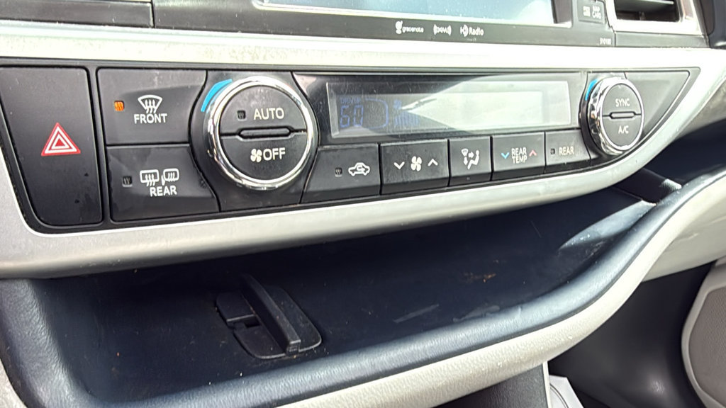 Used 2018 Toyota Highlander Limited Platinum AWD/4WD image 33