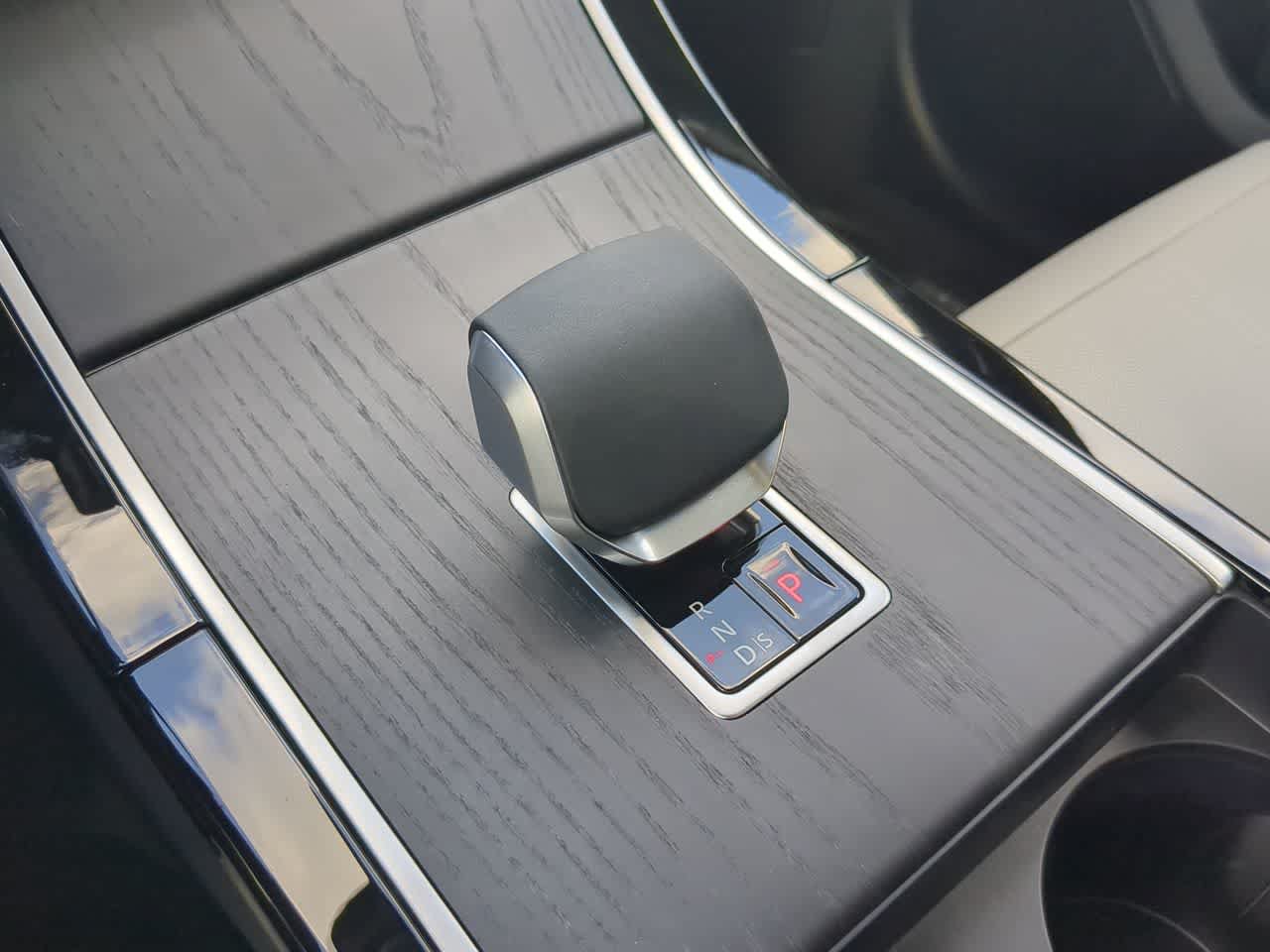 New 2026 Land Rover Range Rover Velar S AWD/4WD image 30