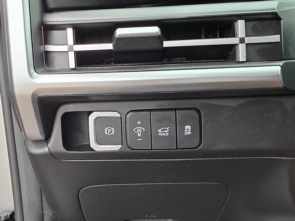 Used 2025 Hyundai Santa Fe SEL FWD image 30