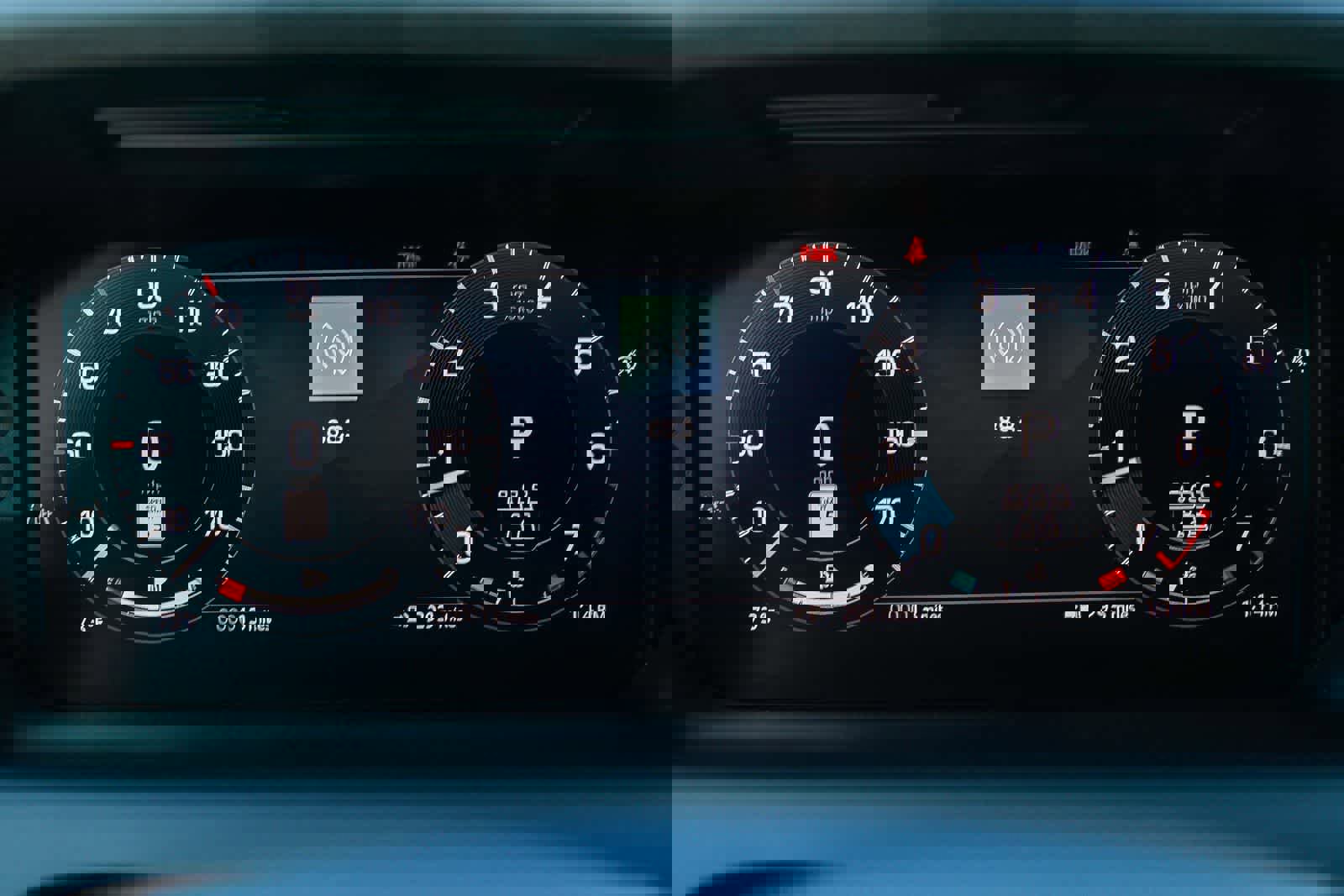 New 2025 Land Rover Discovery Sport S image 25